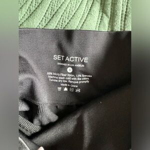 Never worn set active black leggings